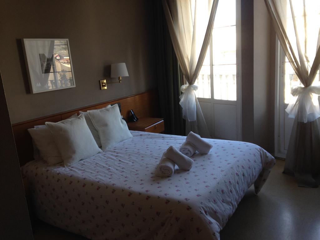 Hotel Manel Martorell Luaran gambar
